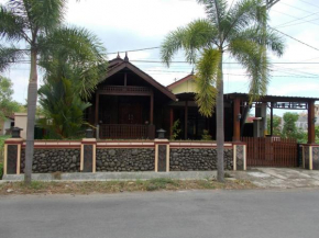 Гостиница Jati Classic Homestay  Banyuwangi